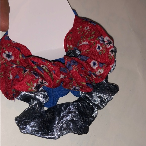 Scrunchie - Picture 3 of 3